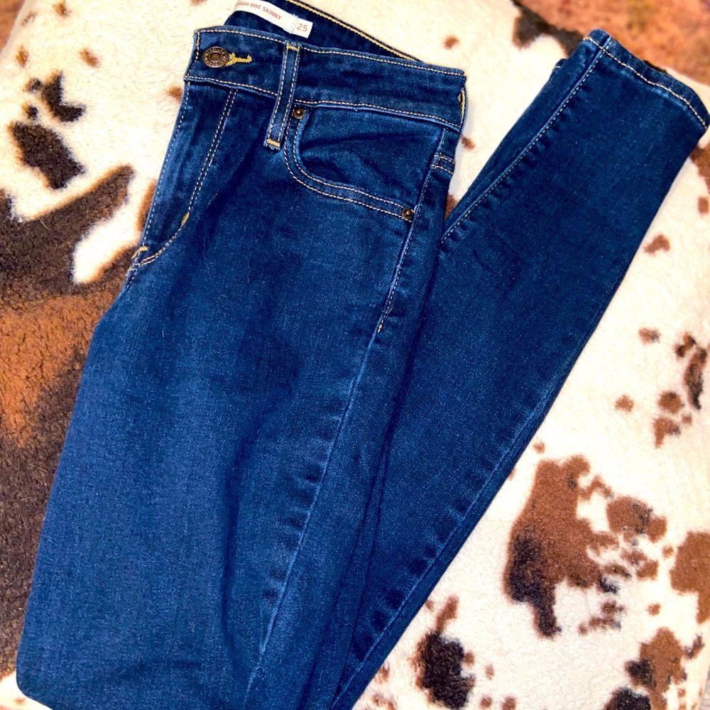 Levi Super High Rise Skinny Jeans